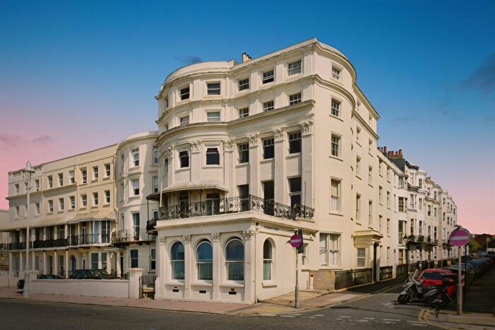 2 Bedroom Flat For Sale In Marine Parade, Brighton, BN2