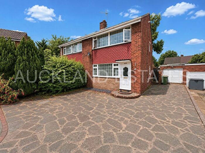 3 Bedroom Semi-Detached House For Sale In Robert Close, Potters Bar, EN6