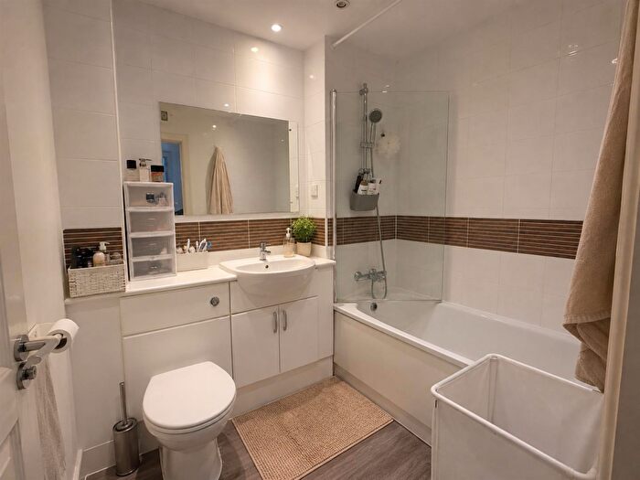 1 Bedroom Apartment For Sale In Spring Place, Barking, IG11
