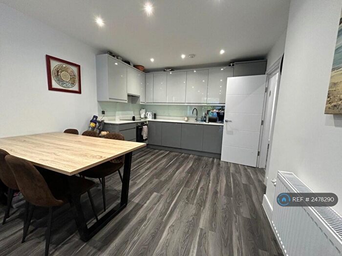 3 Bedroom Flat To Rent In Finchley Lane, London, NW4