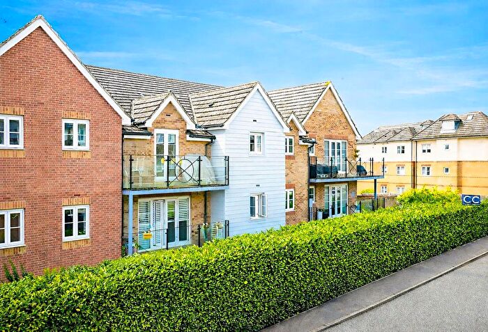 2 Bedroom Flat For Sale In Apsley, Hemel Hempstead, HP3