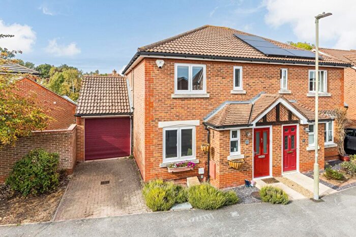3 Bedroom Semi-Detached House For Sale In Abbey Brook, Didcot, OX11