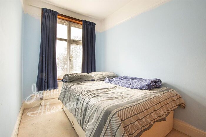 4 Bedroom Detached House For Sale In Pollards Hill North, London, SW16
