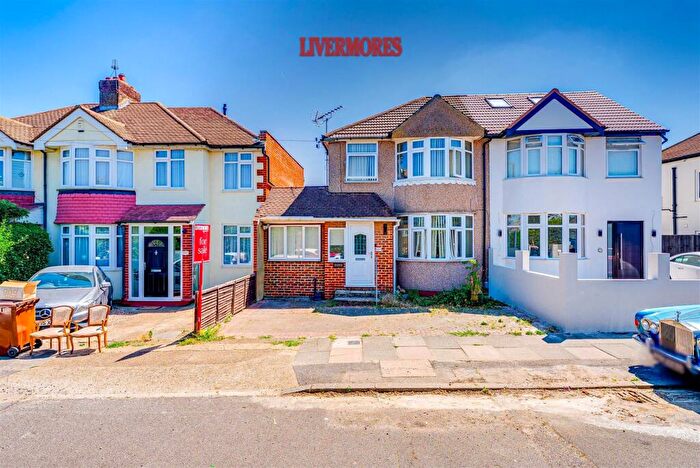 3 Bedroom Semi Detached House For Sale In Wentworth Drive, Dartford, DA1