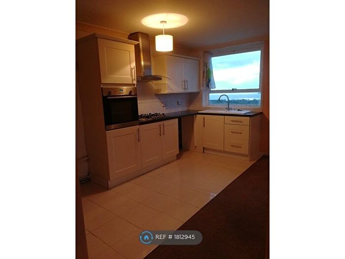 2 Bedroom Flat To Rent In Chiltern Coleman St., Southend, SS2