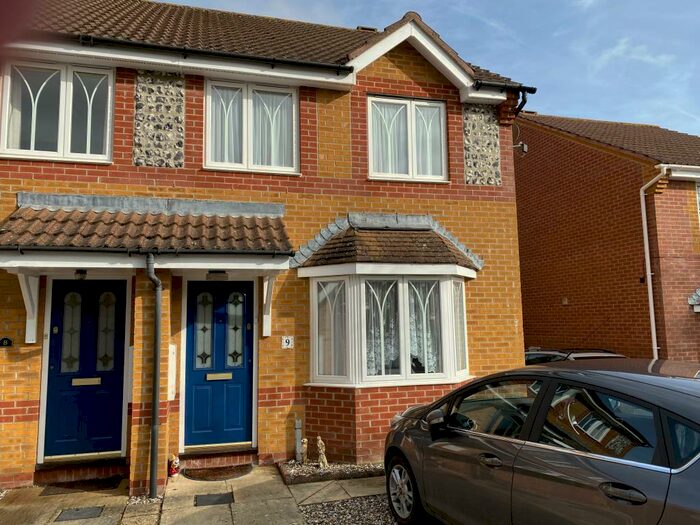 3 Bedroom Semi-Detached House To Rent In Thatcham, Berkshire, RG18