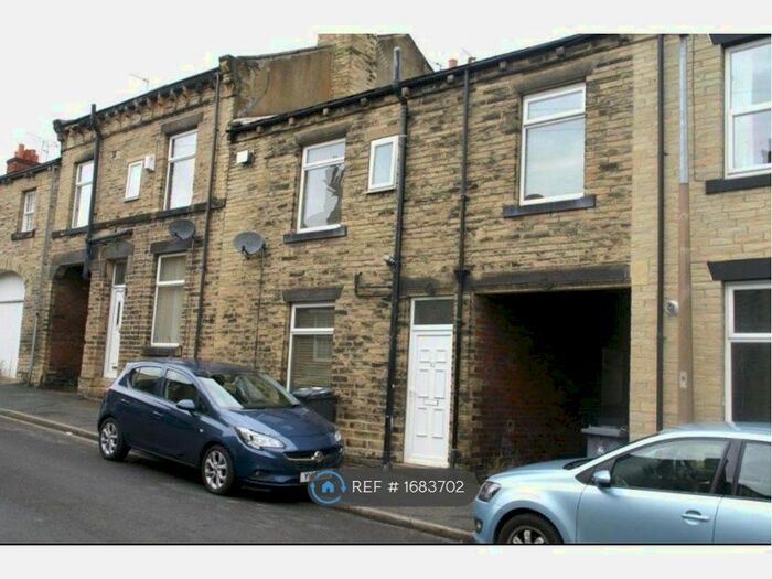2 Bedroom Terraced House To Rent In Brooke Street, Cleckheaton, BD19