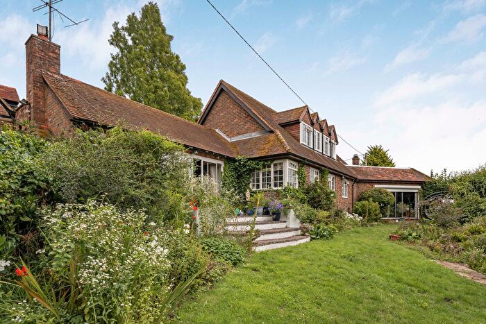 4 Bedroom Semi-Detached House For Sale In Leighton Buzzard Road, Water End, HP1