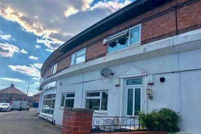 6 Bedroom House To Rent In Lilac Crescent, Beeston NG9