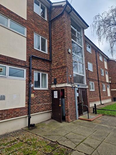 3 Bedroom Flat To Rent In Barnardo Gardens, Barnardo Street, London, E1