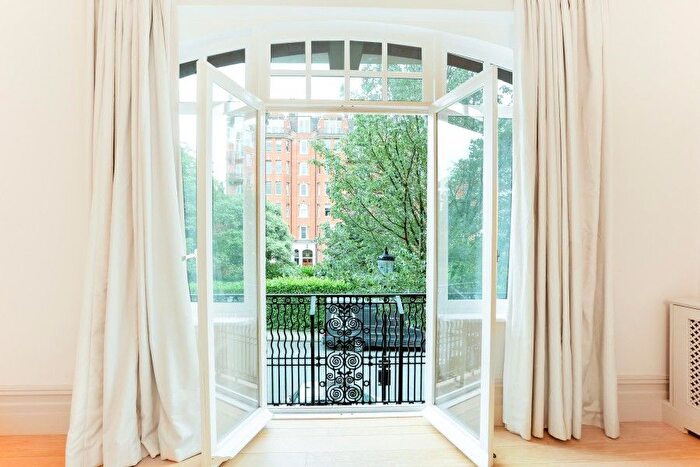 5 Bedroom Flat To Rent In Oakwood Court, Abbotsbury Road, Kensington, W14