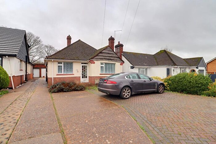 3 Bedroom Detached Bungalow For Sale In Campbell Crescent, Waterlooville, PO7