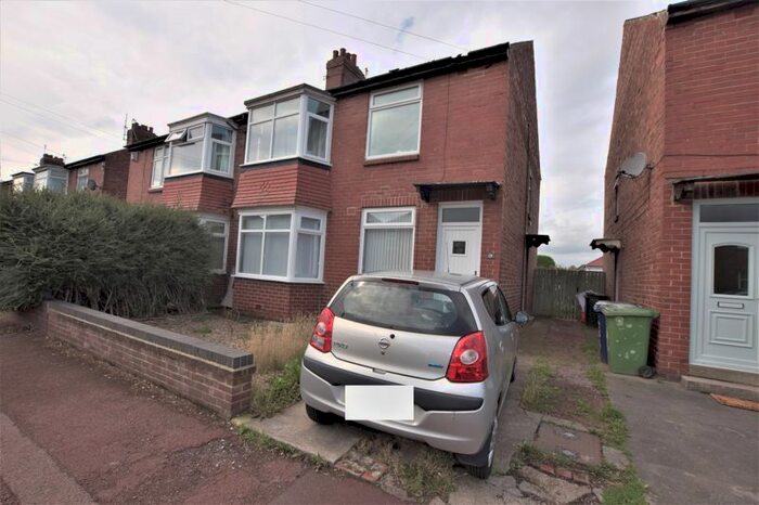 3 Bedroom Flat To Rent In Danby Gardens, Newcastle Upon Tyne, NE6