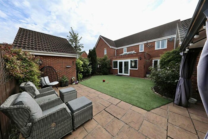 3 Bedroom Semi-Detached House For Sale In Woodheys Park, Kingswood, Hull, HU7