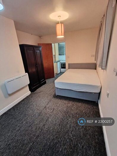 Studio To Rent In Downs Road, Luton, LU1