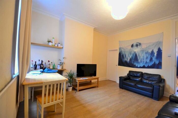 5 Bedroom Terraced House To Rent In Flexible Start Date Selly Oak, Birmingham, B29