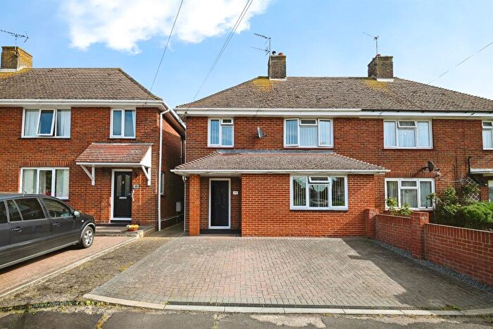 3 Bedroom Semi Detached House For Sale In Homewood Avenue, Sittingbourne, ME10