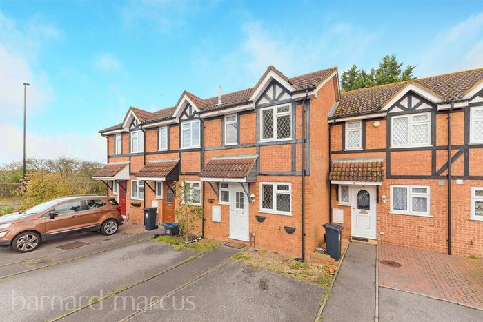 2 Bedroom Property To Rent In Briarwood Close, Feltham, TW13