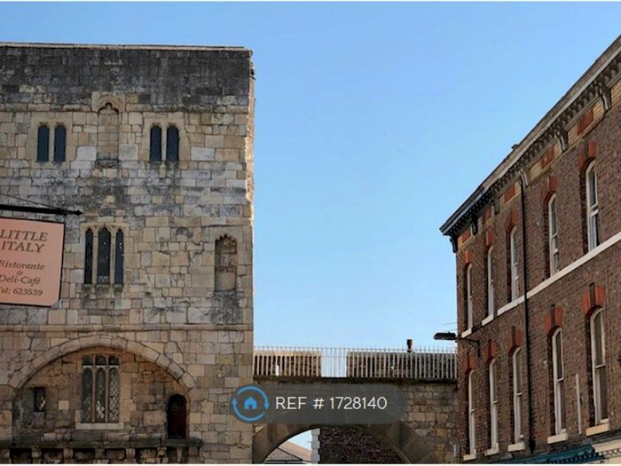 2 Bedroom Flat To Rent In Goodramgate, York, YO1