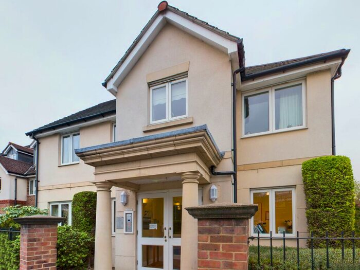 1 Bedroom Apartment To Rent In Addlestone, Surrey, KT15