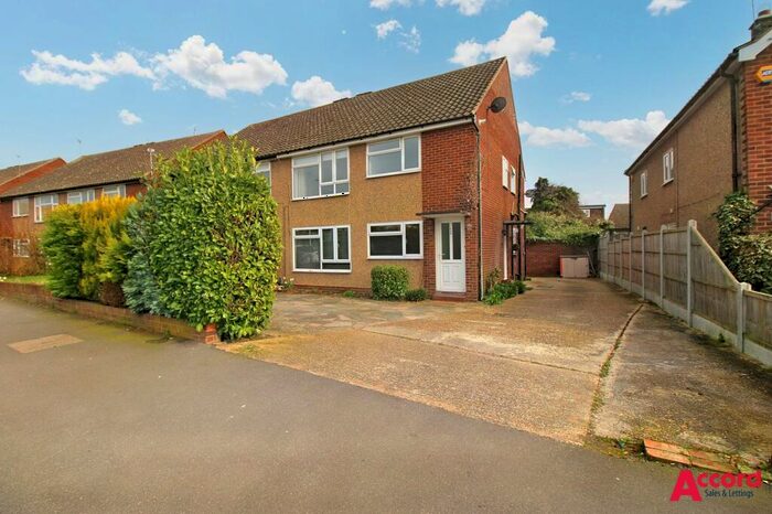 2 Bedroom Maisonette To Rent In Marlborough Gardens, Upminster, RM14