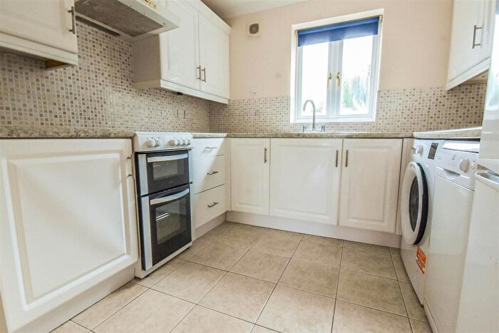 1 Bedroom Flat To Rent In High Street, Cam, GL11