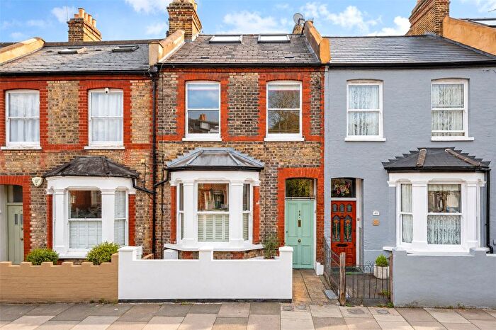 3 Bedroom Flat For Sale In Standen Road, Southfields, SW18