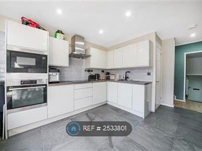 3 Bedroom Terraced House To Rent In Coburg Crescent, London, SW2