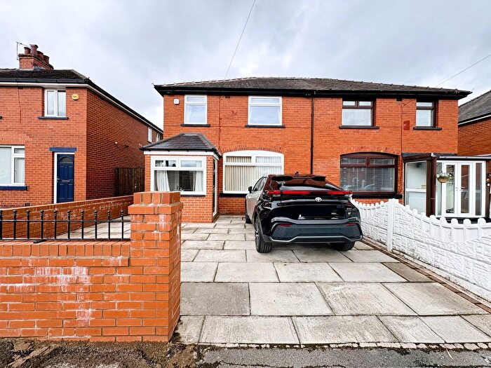 2 Bedroom Semi-Detached House For Sale In Waverley Avenue, Kearsley, BL4