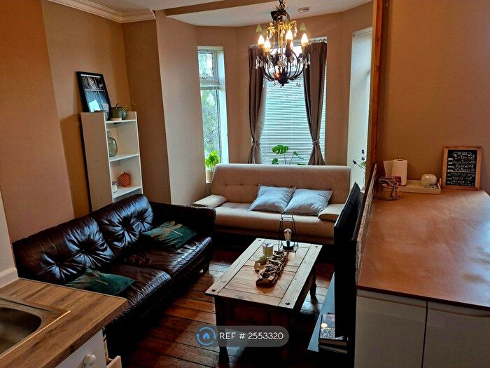 2 Bedroom Flat To Rent In Gloucester Road, Salford, M6