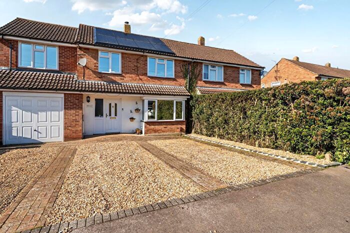 4 Bedroom Semi Detached House For Sale In Alexander Road, Thatcham, RG19