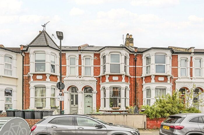 2 Bedroom Flat For Sale In Raleigh Road, Harringay, London, N8