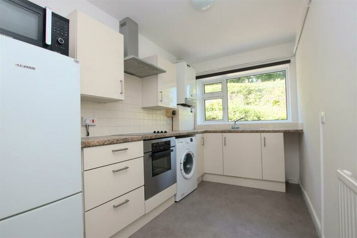 2 Bedroom Flat To Rent In Worcester Court, Bath, BA1