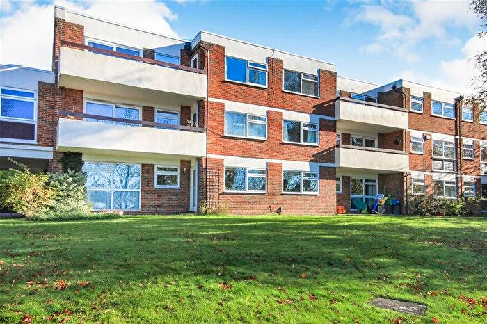 3 Bedroom Flat To Rent In Carlton Road, Harpenden, AL5