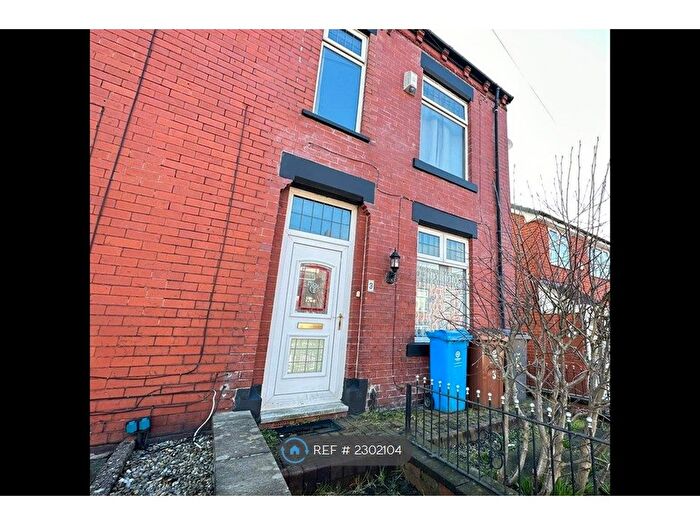 3 Bedroom Semi-Detached House To Rent In Brooklands Avenue, Oldham, OL9
