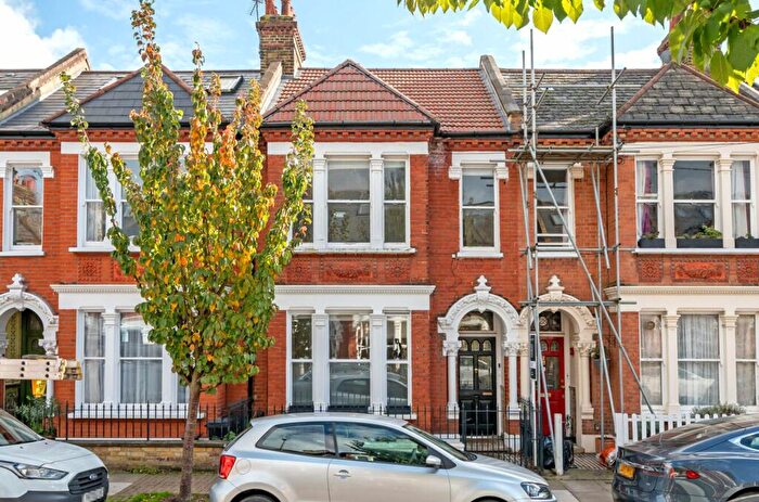 3 Bedroom Apartment To Rent In Manchuria Road, London, SW11