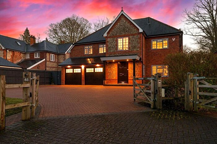 6 Bedroom Detached House For Sale In Elvetham Road, Fleet, GU51