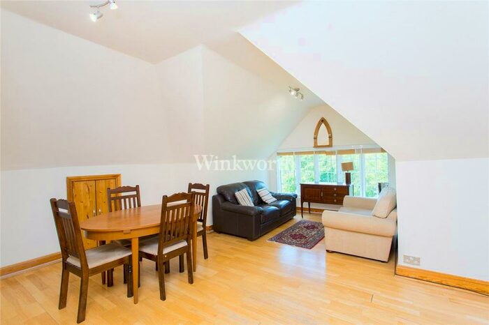 2 Bedroom Apartment To Rent In Woodlands, London, NW11
