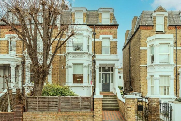 2 Bedroom Flat To Rent In Fulham Road, Fulham, London, SW6