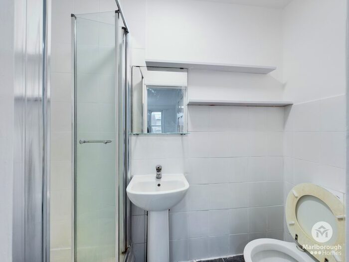 Studio To Rent In High Road Leytonstone, London E11