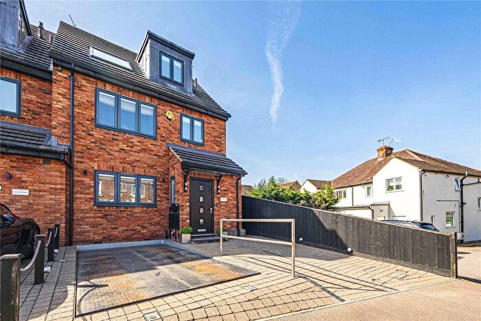 4 Bedroom End Terrace House For Sale In Roughdown Road, Hemel Hempstead, Hertfordshire, HP3