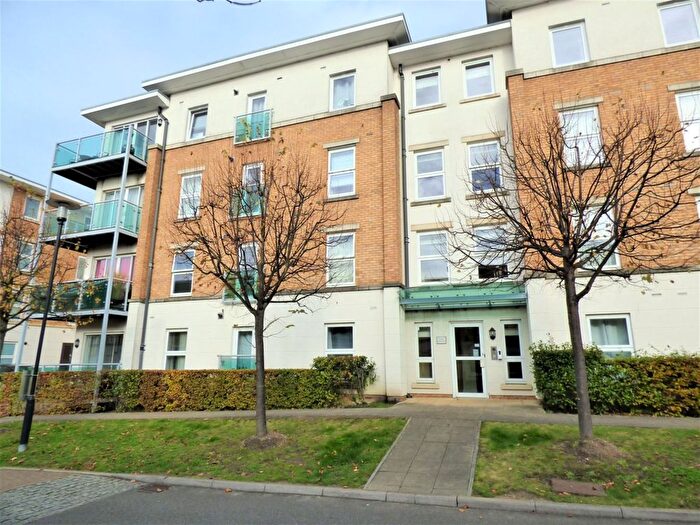 2 Bedroom Flat To Rent In Highbury Drive, Leatherhead, KT22