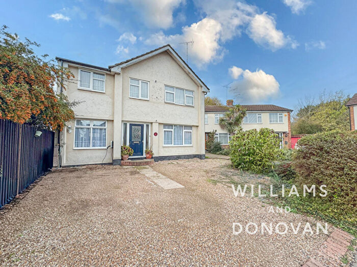 5 Bedroom Detached House For Sale In Englefield Close, Hawkwell, SS5