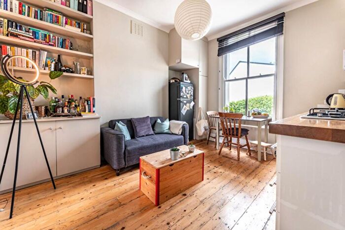 1 Bedroom Maisonette For Sale In Barry Road, East Dulwich, London, SE22