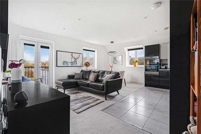 2 Bedroom Flat For Sale In Brookwood Farm Drive, Knaphill, Woking, Surrey, GU21