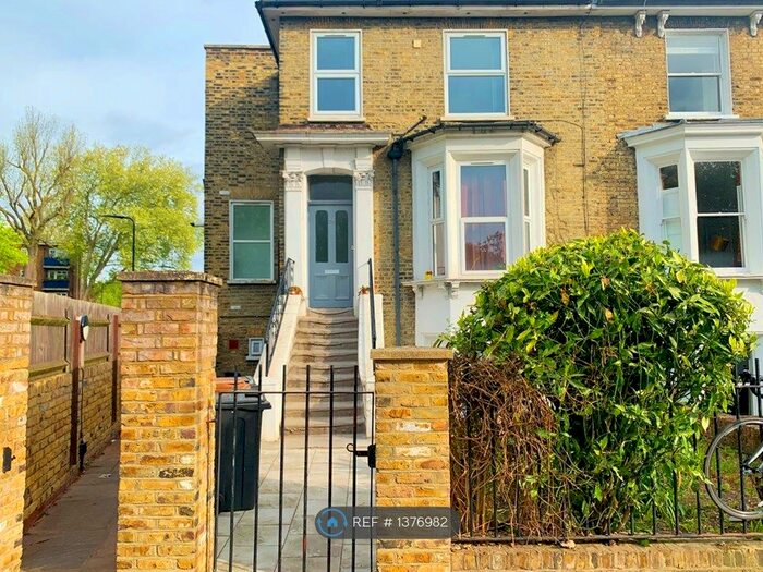 2 Bedroom Flat To Rent In Grazebrook Road, London, N16