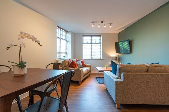 4 Bedroom Flat To Rent In Jesmond Road, Newcastle, NE2