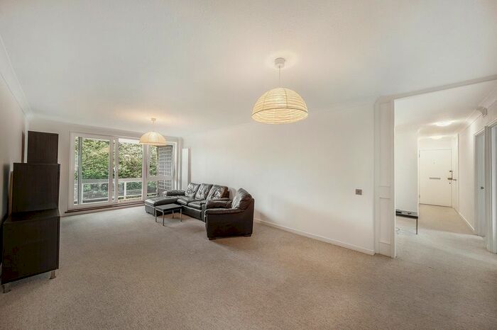 2 Bedroom Flat To Rent In Rosebank, Holyport Road, Fulham, London, SW6
