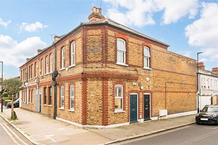 2 Bedroom Flat For Sale In Thornbury Road, Brixton, SW2
