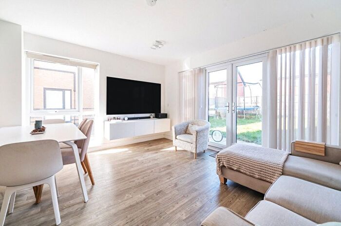3 Bedroom Town House For Sale In George Avenue, Milton Keynes, Buckinghamshire, MK17